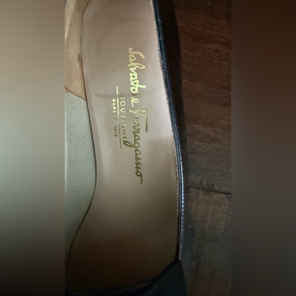 Salvatore Ferragamo Black Verne Leather Bow Flats - Picture 3 of 5